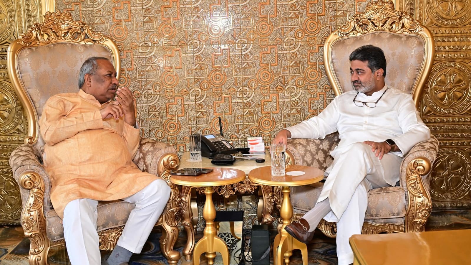 एनडीए गठबंधन की मज़बूती को लेकर शिवसेना (शिंदे) और निषाद पार्टी नेतृत्व की कार्यभोज बैठक