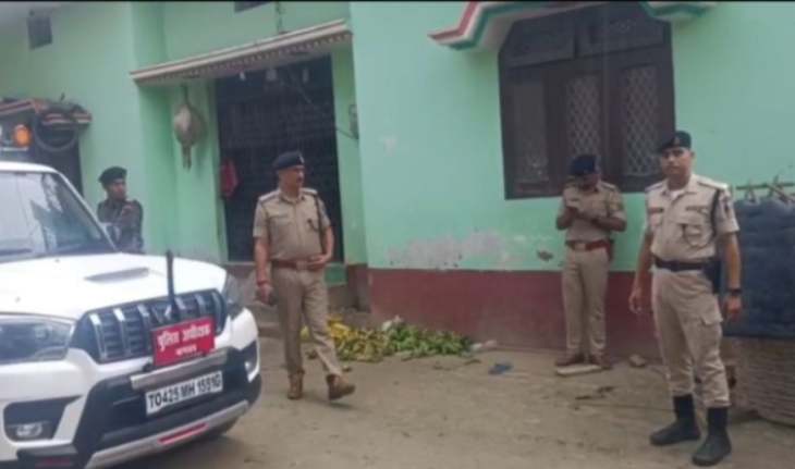 छापेमारी के दौरान बिहार–यूपी पुलिस पर हमला