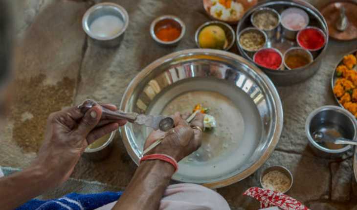 पितरों को अंगूठे से जल देने का रहस्य