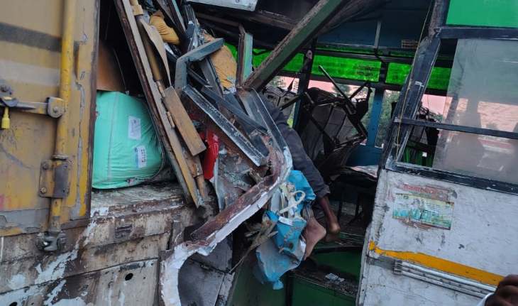 कुशीनगर में भीषण सड़क हादसा