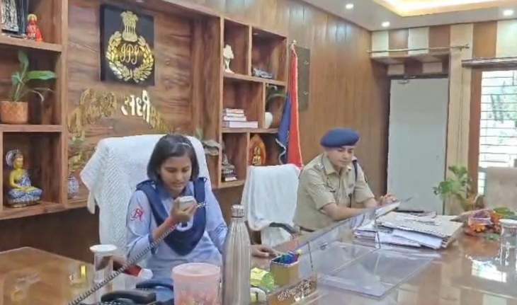 महराजगंज में छात्रा बनीं एक दिन की एसपी