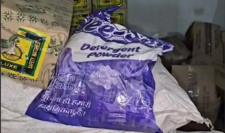महराजगंज में नकली प्रोडक्ट्स का गोदाम पकड़ा गया