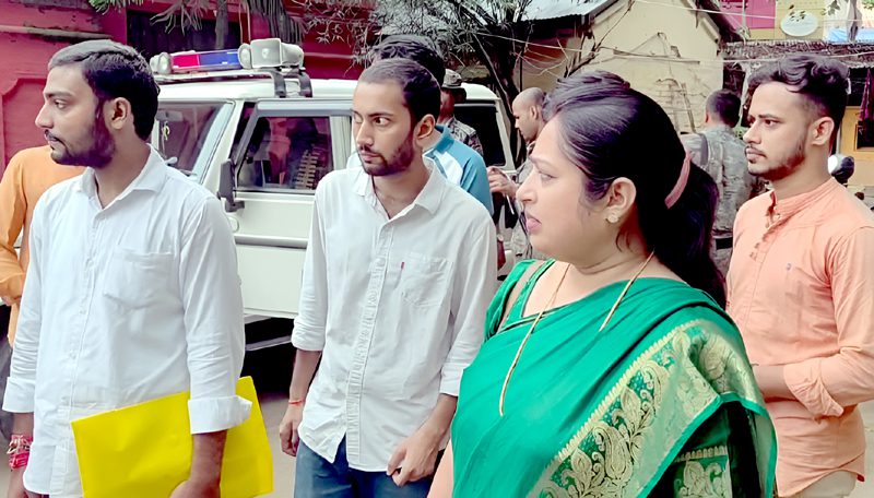 दोषी छात्र पर कारवाई करने की मांग को लेकर भागलपुर एसएसपी से मिलने जाते हुए