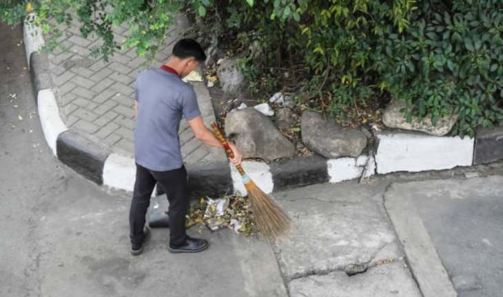 झाड़ू लगाने की गलत आदत