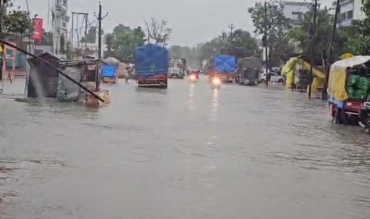 कुशीनगर में हो रही लगातार बारिश