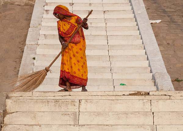 झाड़ू लगाने में ये गलतियां