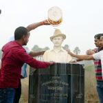 Bihar Election : शहीद भगत सिंह की प्रतिमा पर बीजेपी का पट्टा? अरवल में युवाओं ने किया दूध से शुद्धिकरण!
