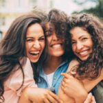 Age बढ़ते ही दोस्त दूर क्यों हो जाते हैं? ये है असली सच