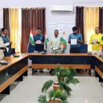 Bihar : वंदे भारत गीत की धुन पर थिरका लखीसराय — बच्चों ने तिरंगा लहराकर मनाया आजादी का जश्न!