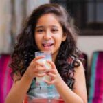 Doctor: क्यों मना करते हैं छोटे बच्चों को गाय का दूध देने से?