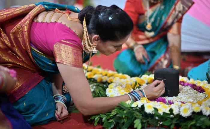 Shiva favorite flower