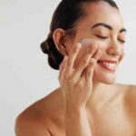 ChristmasParty2025: ग्लो चाहिए, ये घरेलू नुस्खे तुरंत कमाल करेंगे