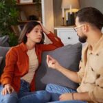 RelationshipAdvice: पति धोखा दे रहा है? ये 5 लक्षण कभी नजरअंदाज न करें!