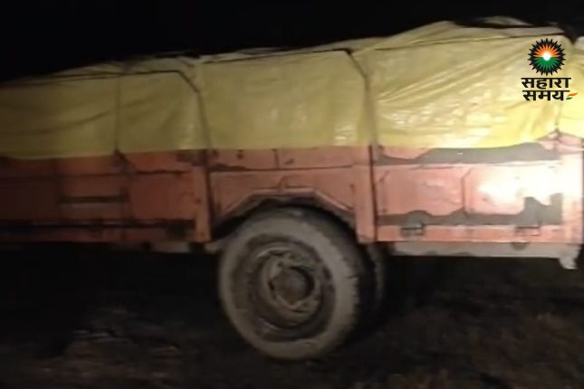 Kushinagar: Administration attacks sand mafia, tractor-trolleys involved in illegal mining seized