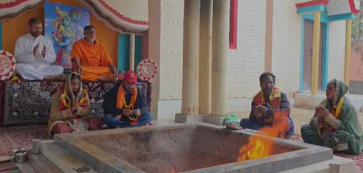 मुस्लिम परिवार ने अपनाया हिंदू धर्म, आश्रम में 6 लोगों की ‘घर वापसी’