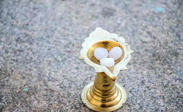 camphor important in puja