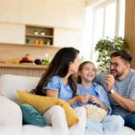 Parenting Tips: ये 5 आदतें आपके बच्चों की खुशी छीन रही हैं!