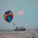 KnowledgeIsTips: पैराशूट में भरी जाती है कौन-सी गैस? जानिए