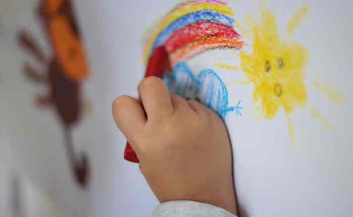 Child write on the wall