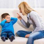 ParentingTips: बच्चा बातें छिपाने लगा है? ये संकेत नजरअंदाज न करें