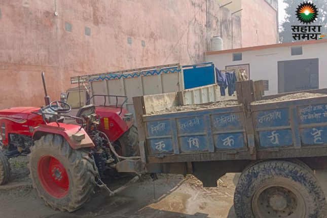 Kushinagar: Police action against sand mafia, illegal mining busted, tractor seized