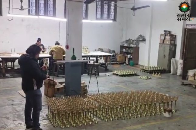 Moradabad: America's blow! US 50% tax causes 50% drop in exports, unemployed workers