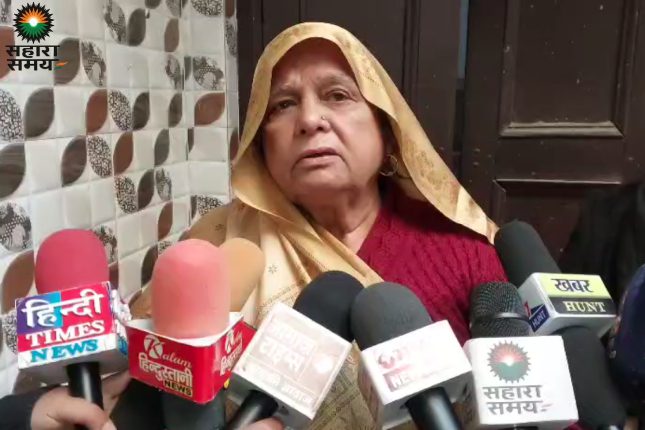 Illegal construction is rampant, defying the administration! An elderly widow laments the fear of her house being razed to the ground.