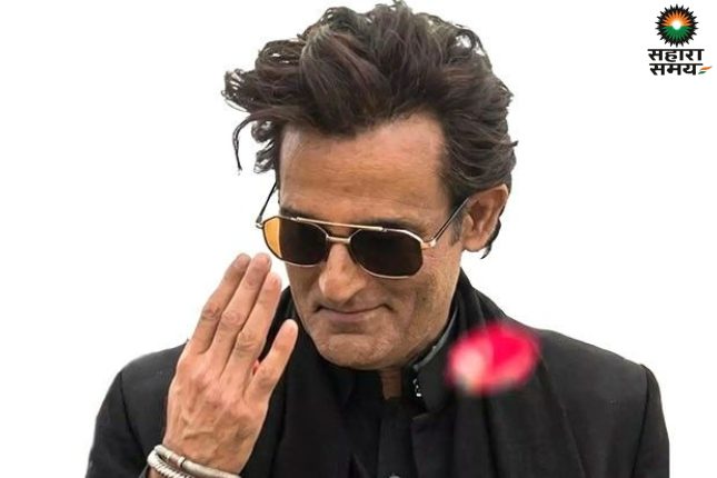 Akshay Khanna's viral rendition of Shah Rukh Khan's Chaiyan Chaiyan from FA9LA now creates a stir.