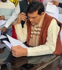 अमरोहा: ऊर्जा मंत्री सख्त, JE सस्पेंड, लाइनमैन बर्खास्त