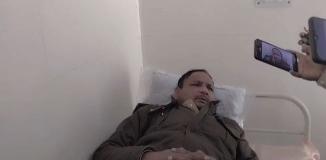 पीलीभीत : अरे मुझे मत मारो मैं दारोगा हूं… !