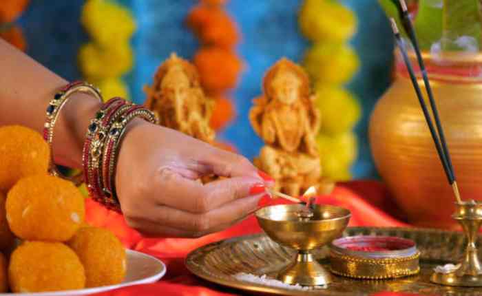 पूजा की राख कहाँ और कैसे रखें