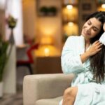 HairCareTips: बाल झड़ रहे हैं? एं और पाएं घने और मजबूत बाल