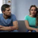 RelationshipAdvice: प्यार में इग्नोर हो रहे हैं? ये 5 संकेत बताते हैं सच, जानिए एक्सपर्ट क्या सलाह देते हैं