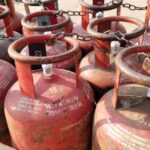 क्या आपने कभी सोचा? LPG सिलेंडर लाल क्यों होता है!