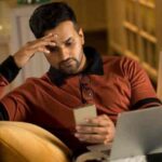 Migraine: क्या मोबाइल चलाने से बढ़ रहा है माइग्रेन?