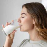 Milk Side Effects: ज्यादा दूध पीने के नुकसान, जानिए शरीर पर असर?