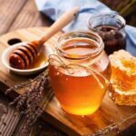 Honey Benefits: गर्मी में शहद शरीर को ठंडा करता है या गर्म?