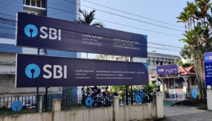 SBI बैंक भर्ती 2026 से जुड़ी जानकारी दिखाता हुआ जॉब अलर्ट पोस्टर