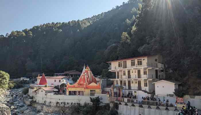 उत्तराखंड के नैनीताल में स्थित कैंची धाम आश्रम, नीम करौली बाबा मंदिर और हनुमान जी का पवित्र स्थल, जहां हर साल 15 जून को स्थापना दिवस मनाया जाता है